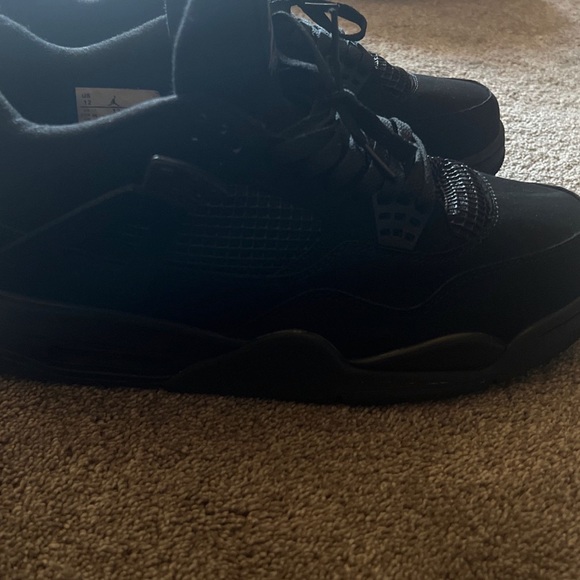 Jordan 4s s - Picture 2 of 4